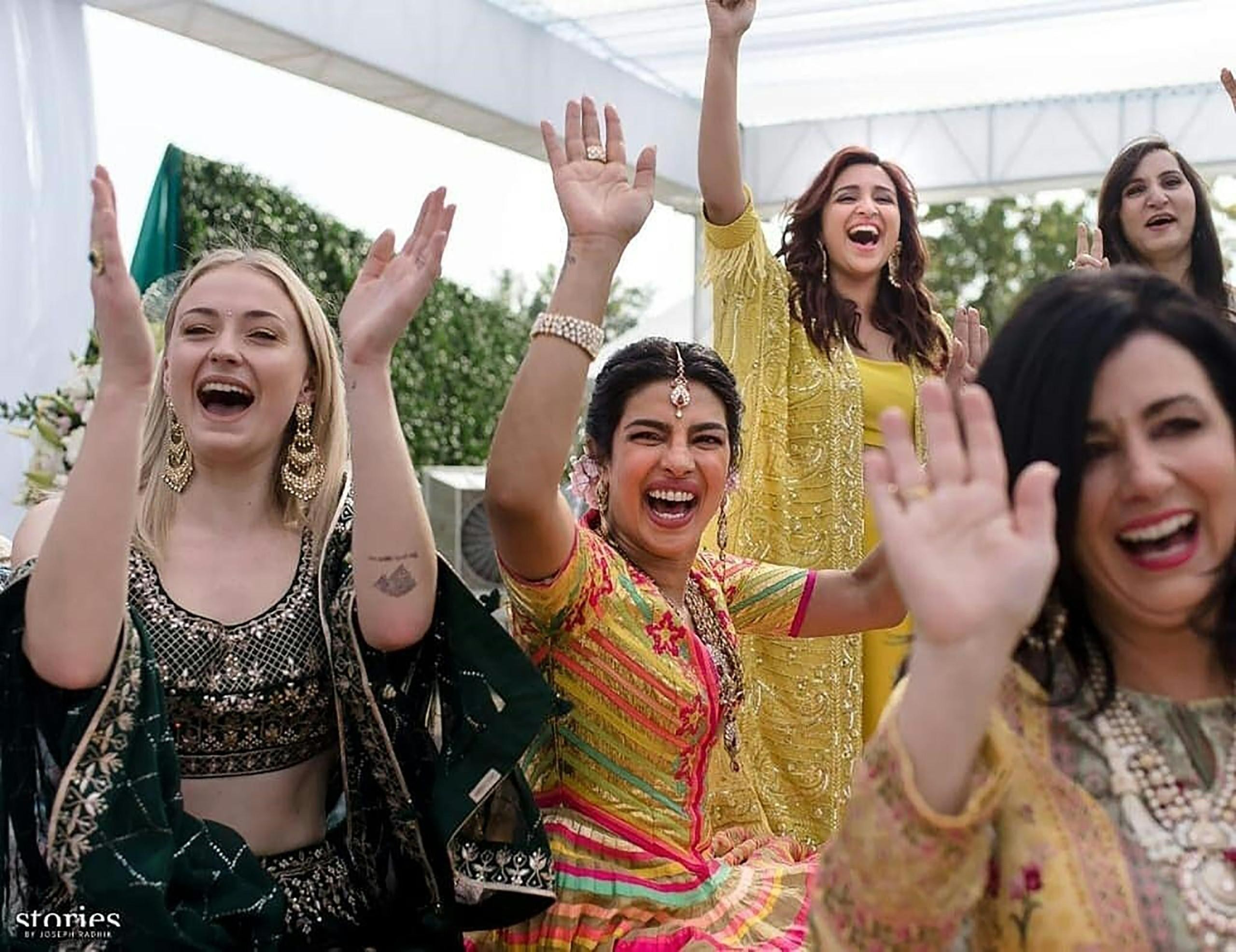 بريانكا في حفل زفافها.jpg